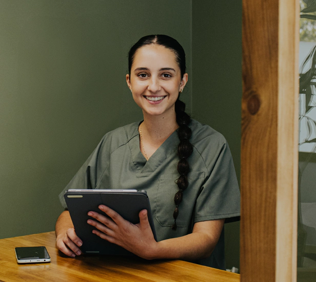 Profesional con tablet